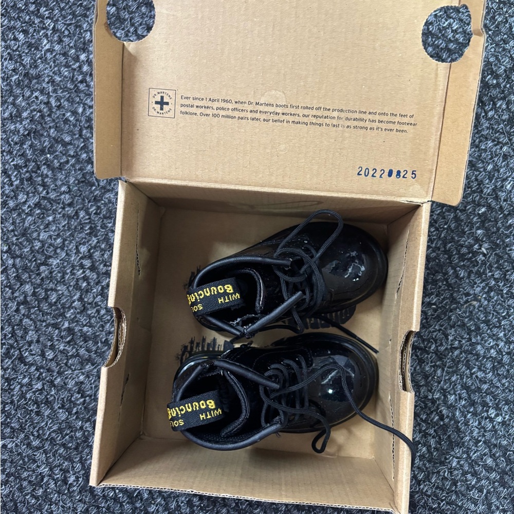Dr. Martens - Picture 3 of 6